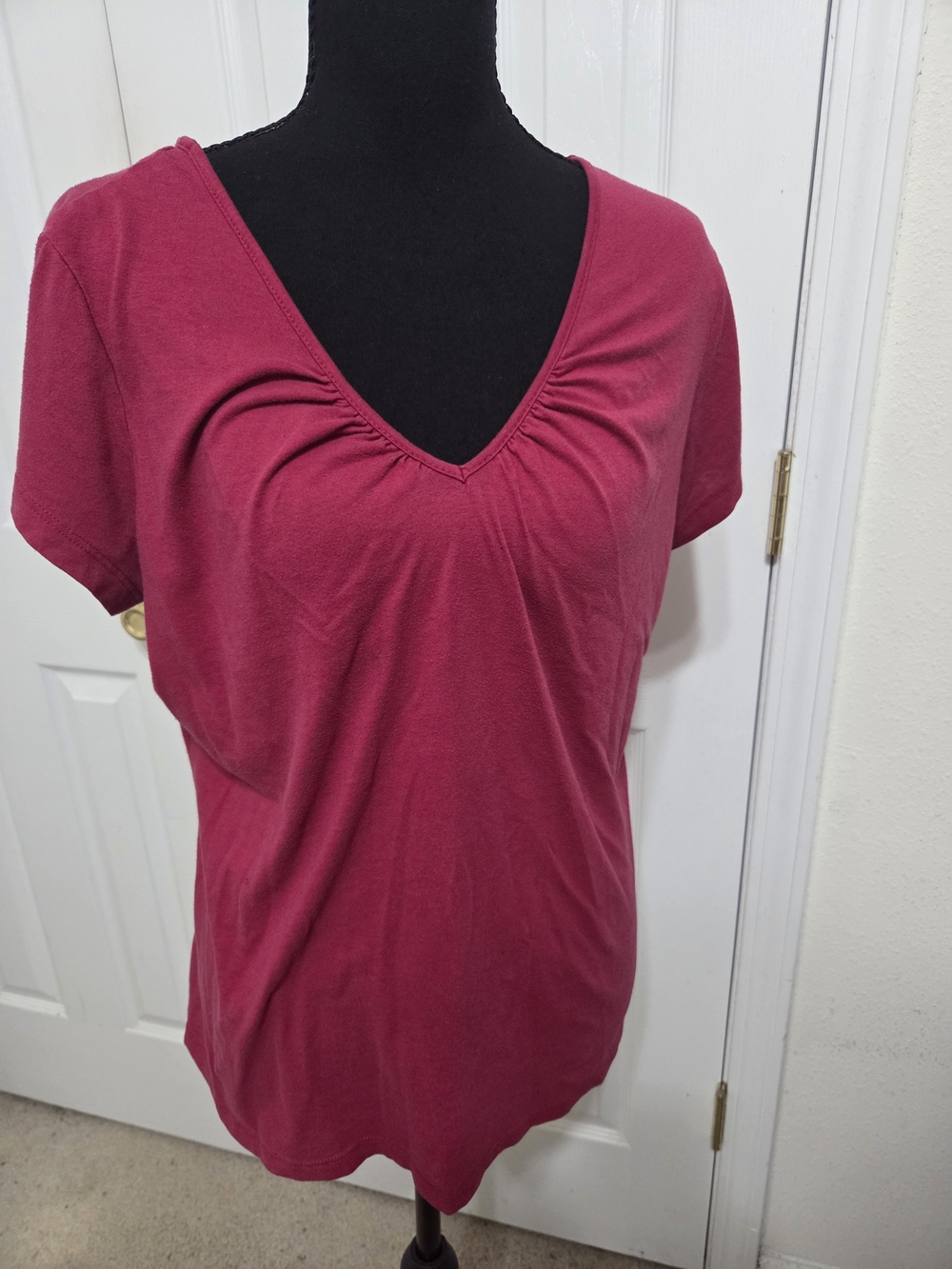 Women's Short Sleeve V-Neck Top - Red